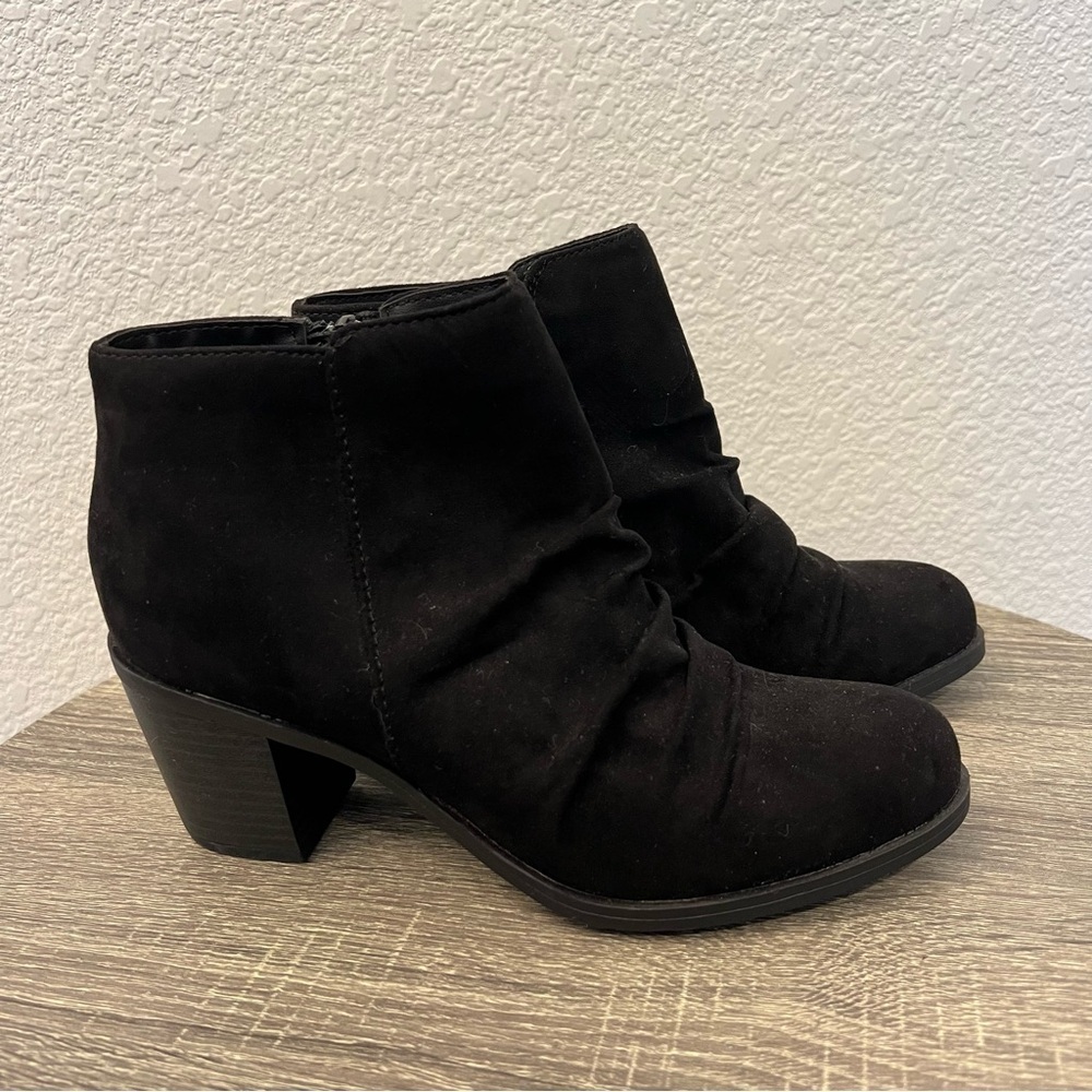 Arizona Jeans Oakes Black Faux Suede Ruched Stacked Heel Bootie Ankle Boots- 6 - Picture 11 of 12